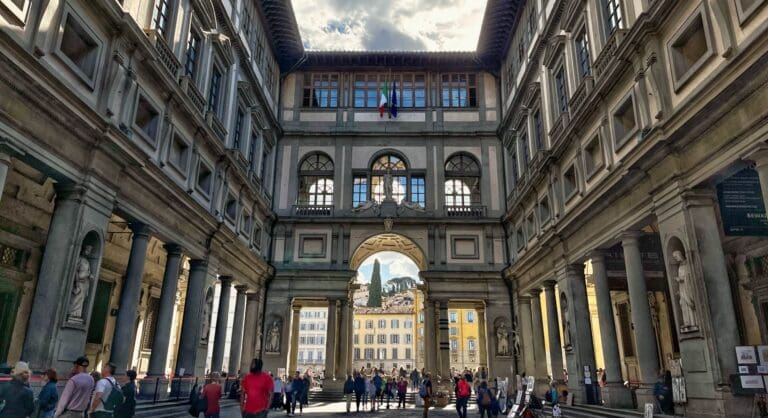 florence uffizi courtyard
