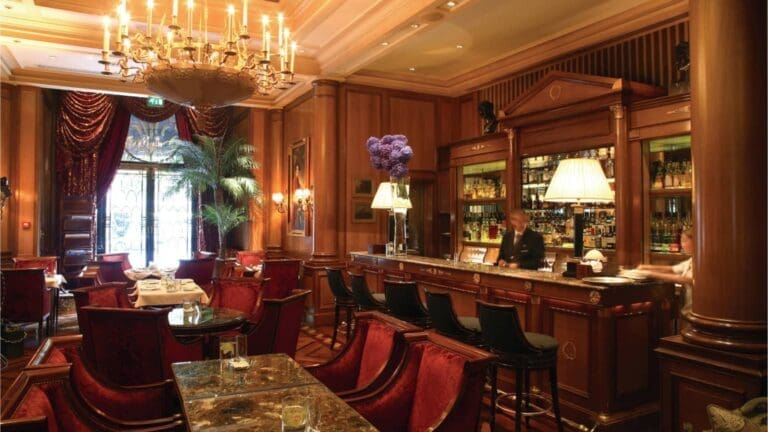 the bar of the the legendary George V hotel in paris