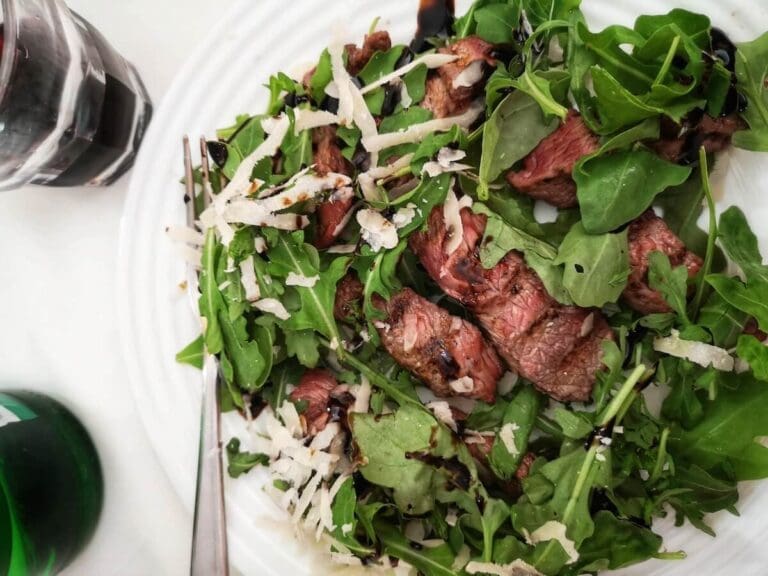 Restaurant in Grottaferrata showing a plate of straccetti di manzo, think sliced beef served in a bed of rocket with shavings of parmesan cheese