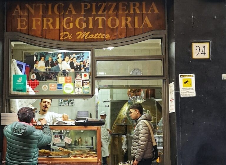 pizzeria da matteo on via dei tribunali in naples