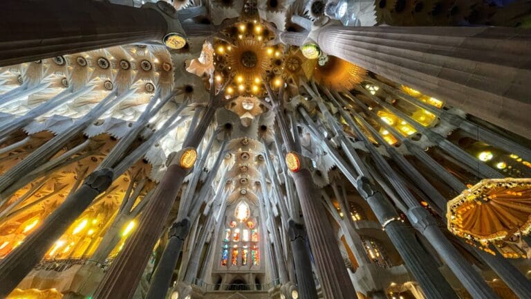 sagrada familia nave interior