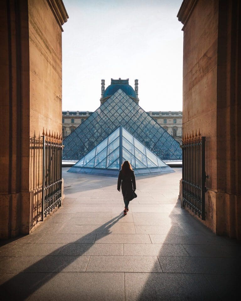 Woman in front of the Louvre Museum