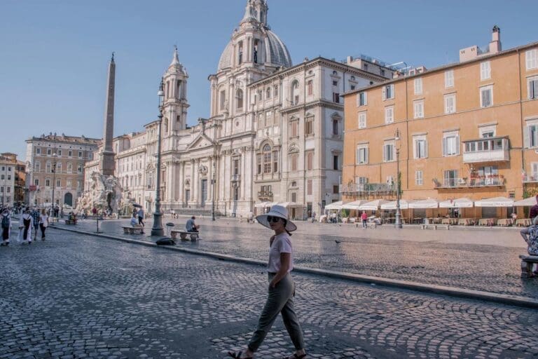 piazza navona in the early morning