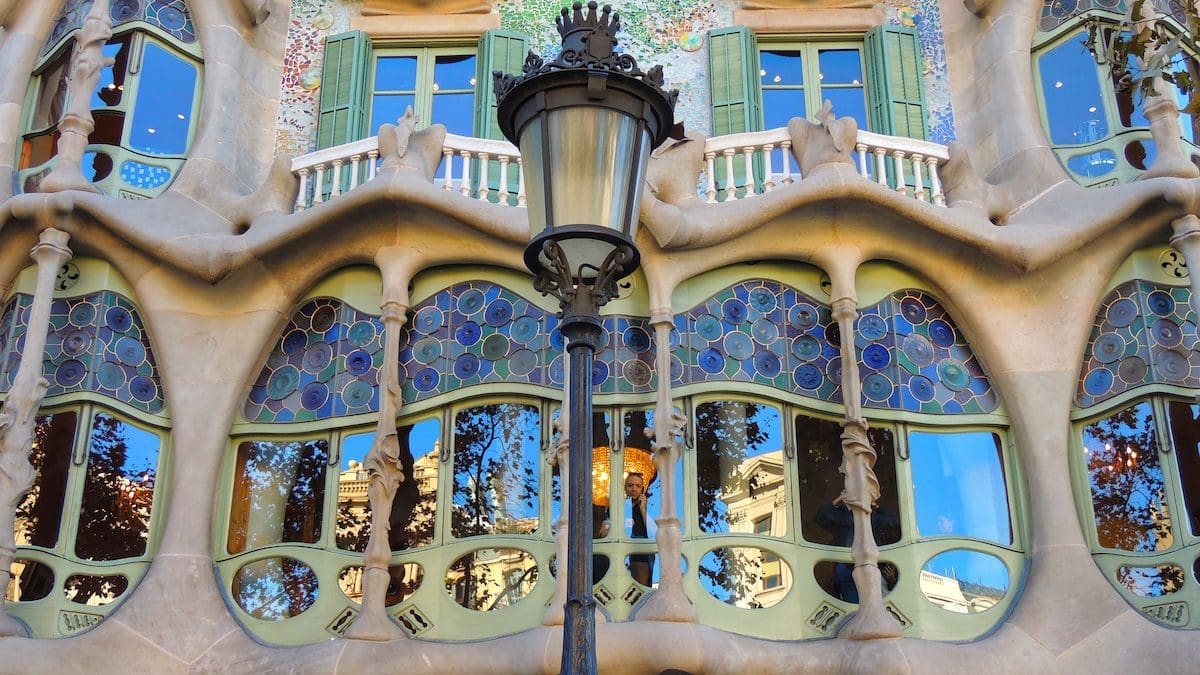 casa batlo tour gaudi barcelona