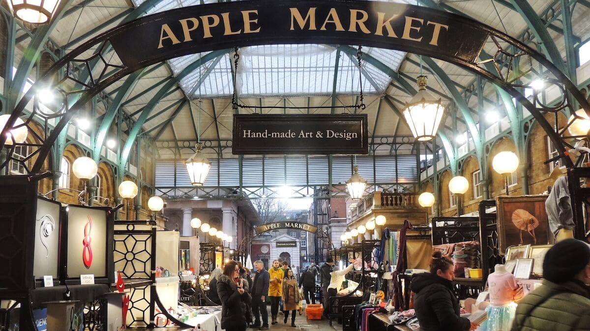 Crowd at Covent Garden Apple Market